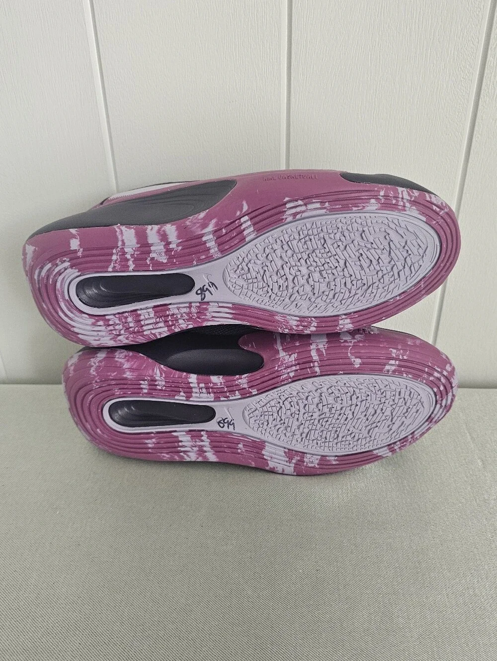 NWOB NIKE ISOfly GS Unisex Youth Basketball Shoes, Sneakers